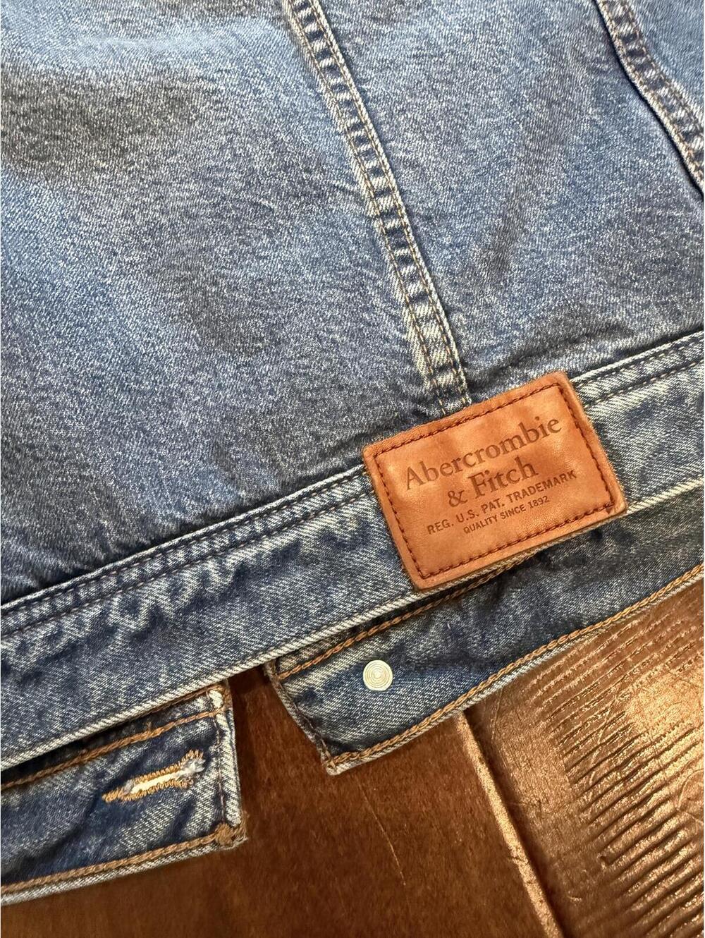 Abercrombie & Fitch Sherpa Lined Denim Trucker Jacket Unisex Y2K Vintage Style - Picture 6 of 6